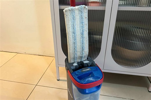 I Tried This Flat Mop That Ensures You’re Always Mopping with Clean Water, and Now I’ll Never Use Another One