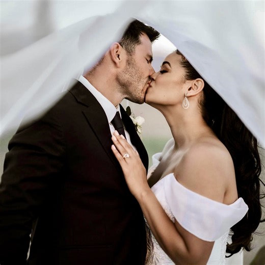Find the inspiration you've been dreaming of for your own special day 🤍 Expresso Morning Show - SABC 3 presenter Zoë Brown marries the love of her life on #TheInsiderSA in a picture perfect ceremony. Watch the episode this Saturday at 1pm & Sunday at 10h30AM on SABC 3 | The Insider SA