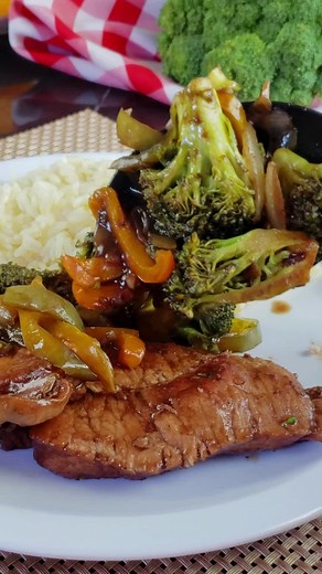 Receta fácil de cerdo con brócoli y verduras