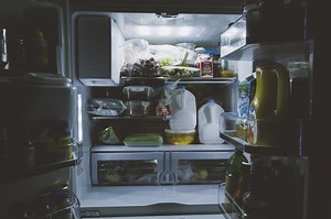 What food should I throw out during a power outage?
