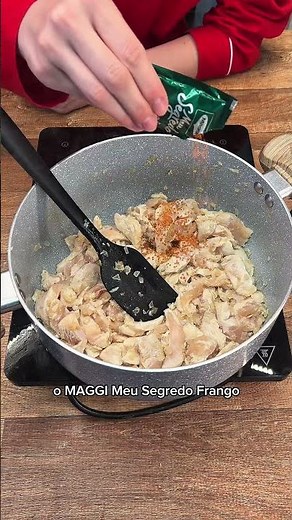 Strogonoff cremoso que fica pronto em 19 minutos 🍗✨ Salva essa receita ⬇️