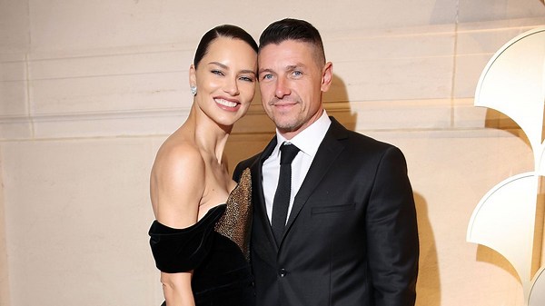 Adriana Lima's secret wedding to Andre Lemmers: See her stunning ring