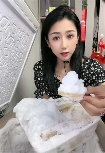 ASMR Crunchy Ice Combo: Freezer Frost Experience