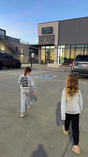 Let’s get a spray tan @airbrush tans by hannah | spray tans