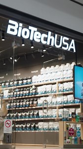 Bist du gerade in München? 🗺️ Besuche jetzt einen BioTechUSA Store in deiner Nähe und erhalte kostenlose Beratung zu den besten Supplementen für deine Fitnessziele! 🥤🎉 Was dich sonst noch in einem unserer Stores erwartet? Deine Zufriedenheit ist unsere Priorität: 💯✨ 👨‍⚕️ Professionelles und kompetentes Verkaufsteam 🛒 Entdecke unsere vollständige BioTechUSA Produktpalette 💬 Mit persönlicher Beratung zu deinen Anliegen Wir helfen dir gerne, dich bei deinen Fitnesszielen zu unterstützen! 🏋️