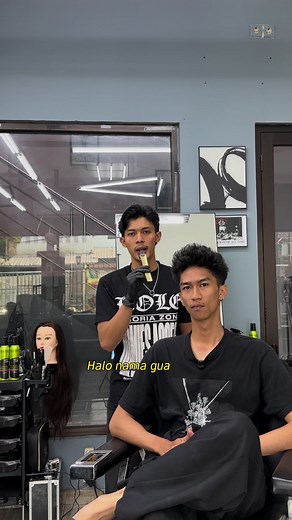 Potongan Rambut Pria: Ubah Rambut Kering Ikal Jadi Bergelombang