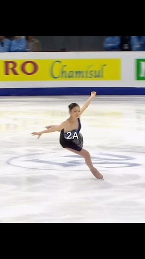 Slow Figure Skating★彡 | Yuna Kim’s beautiful body movement transitions and footwork/skating movement transitions that seamlessly connect technical elements in... | Instagram