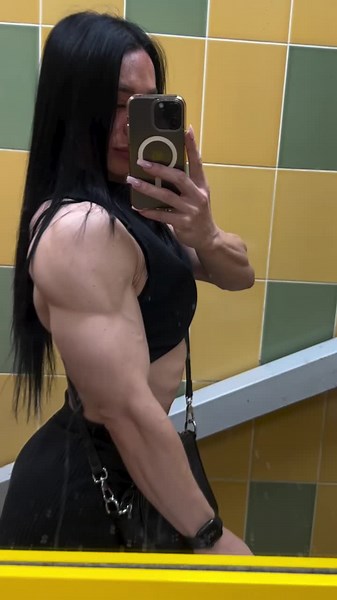 Fitness: Strong Women with Big Muscles