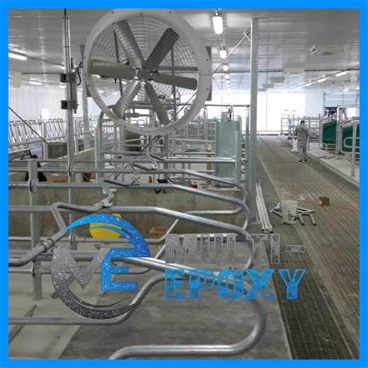 🚜 Nouveau projet chez Multi-Epoxy ! 🐄 On vous présente aujourd’hui une vidéo tournée dans une ferme laitière où notre équipe a installé des revêtements adaptés aux besoins du milieu agricole. ✨ Zones d’alimentation Application d’un uréthane cimentaire, idéal pour résister à l’abrasion au sol et offrir une surface durable, hygiénique et facile d’entretien. 🤖 Secteur des robots de traite Installation d’un système époxy avec flocons et finition polyaspartique, parfait pour le trafic piétonnier, 