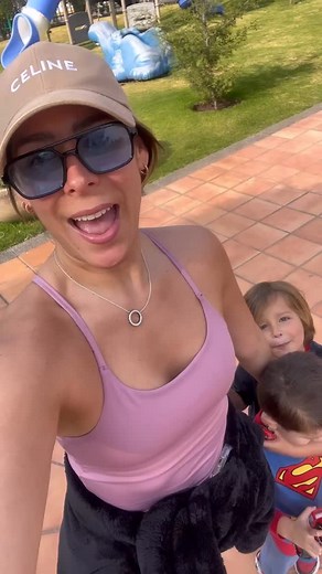 Acompáñenos a un día de picnic en el parque! Hoy el día estuvo muy lindo así que decidimos ir al parque con amigos y -como era de esperarse- Bosco llevó sus carritos de Cars, y jugaron y jugaron y jugaron; Me encanta ver como su imaginación no tiene límites y cualquier lugar y cualquier momento es bueno para simular una pista de carreras para girar a toda velocidad!! En donde sea que estemos, en las manitas de Bosco siempre van a encontrar #CarsDeDisneyPixar #SonDeMattel #Publicidad | Kristal Ci