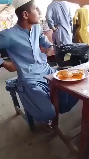 Have you ever witnessed a love expressed in silence?He was hungry, and hot samosas were right in front of him yet the moment the call of Allahu Akbar was heard, that small heart chose the call of his Lord over every worldly pleasure.This is not just a video; it is a wake-up call for our conscience. Is our connection with our Creator just as strong? True love is exactly this.