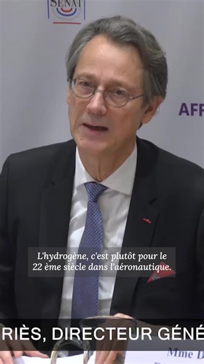 🎙️ Auditionné au Sénat, le directeur général de Safran, Olivier Andriès, a multiplié les alertes. Sceptique sur la faisabilité d’un avion à hydrogène à l’horizon 2040, qu’il renvoie plutôt au XXIIᵉ siècle, il a aussi dénoncé le décrochage de l’enseignement en France, qualifié de « bombe à retardement », tout en défendant le crédit d’impôt recherche, qu’il juge indispensable à la compétitivité de la R&D et au maintien des activités industrielles sur le territoire. #aviation #aéronautique #indust