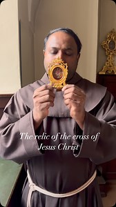 33K views · 1K reactions | May the cross of Jesus bless us. You can send me your prayer intentions. #crossrelic #relics #catholicchurch #relicofthecross #crossrelic | Father Manuel | Facebook