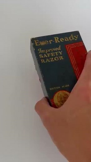 100 Year Old Razor VS 1 Year Old Razor *ASMR Vibe*