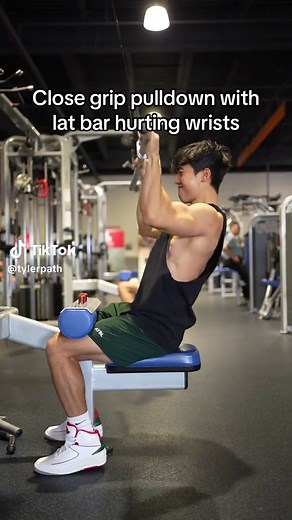 The medium width mag grip is prolly the best attachment for biasing your upper lats in a saggital plane pulldown (in front of your body pulldown) since the neutral grip is a more ergonomic grip than just taking a shoulder width grip on a normal pulldown machine. #fyp #fitness #gym #bodybuilding