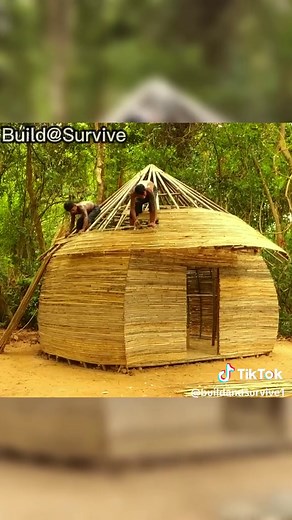#survivalbuild #survival #build #forest #building #buildhouse #buildandsurvive #swimmingpool #foryou #fyp #movies