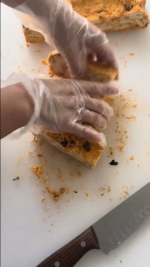 Savory Salted Egg Yolk Snowflake Crisp 🤯 Rich, Salty & Addictive! #FoodTok #SavorySnack #SaltedEgg