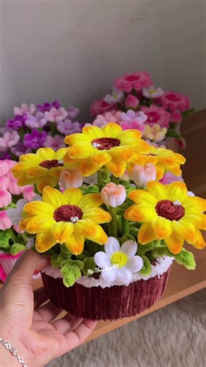 Làm hoa hướng dương bằng kem nhung DIY