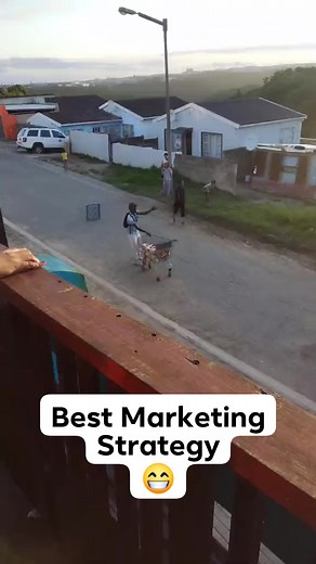 He is selling veggies on the streets of Cape Town and his marketing strategies is working for him and his customers are responding positively.👌 #capetown #streetvendors #veggies | Kasi Hustlers