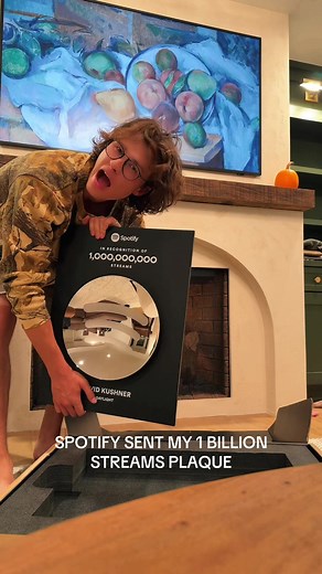 David Kushner Celebrates 1 Billion Streams with Plaque