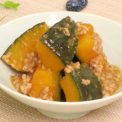 レンジ活用で煮込み時間を短縮！かぼちゃとひき肉の甘辛煮のレシピ | デリッシュキッチン