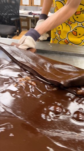 3.7M views · 4.9K reactions | *Folding* Chocolate Hard Candy 襤 | Hercules Candy Co | Facebook