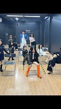 Please score the catwalk performance of 3 child models 💯😘 Cùng chấm điểm catwalk của 3 mẫu nhí nhé!