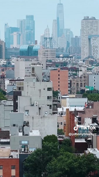 🌇 Dreaming of NYC skyline sunsets from your own private terrace? Welcome to the Crown Jewel of Williamsburg—139 Skillman Ave #9A! ✨ This sun-soaked studio isn’t just an apartment—it’s a lifestyle. Imagine unlimited sunlight, epic Manhattan views, and the best private terrace in the neighborhood. Coffee at sunrise, parties under the stars—this is New York living at its finest. 👇 Would you host rooftop brunches or chill solo with a book? Tell us in the comments! #NYCRealEstate #WilliamsburgLivin