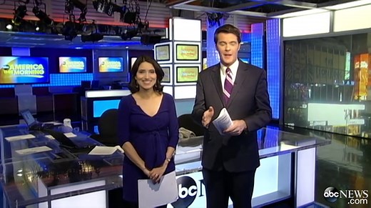 Zach Braff 'Photobombs' Newlyweds in NYC