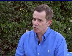 "Il Paris Saint Germain quest'anno ci ha dato una lezione a tutti, perché hanno smesso di fare la squadra con le figurine e hanno fatto una squadra di ragazzi giovani pieni di motivazione, di grande talento e con una squadra che sembrava ridimensionata rispetto alle edizioni precedenti sono andati a vincere dove non avevano mai vinto e dove avevano sempre fallito... Luis Enrique attualmente è il migliore allenatore del Mondo, se la gioca con Guardiola". Maurizio Sarri Intervista Pedullà Sportita