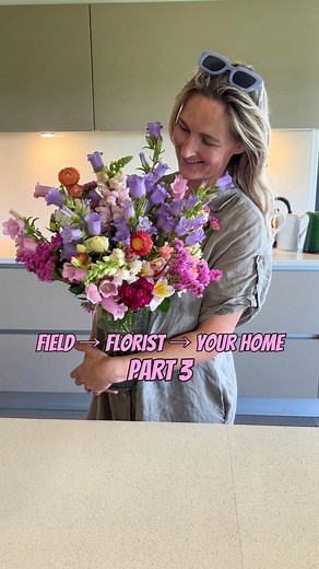 Fresh Flower Care 🌸 1. CLEAN vase fill fresh water. 2. Unwrap, trim stems, remove leaves below water line. 3. Keep in a cool spot out of direct sun or heat. 4. Refresh water trim ends every couple of days. 5.Remove blooms past their best as they age. The above simple steps help to prolong the vase life of your freshies to enjoy 🙌 Trimming the ends helps the stems to suck up fresh water, especially if they have been sitting in the car a little long during town jobs. You would be surprised how w