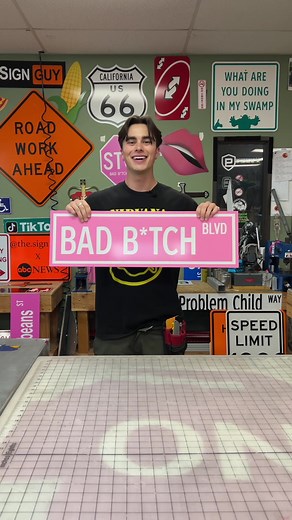 who lives here? #asmr #work #signs #oddlysatasfying #foryou #fyp #signguy