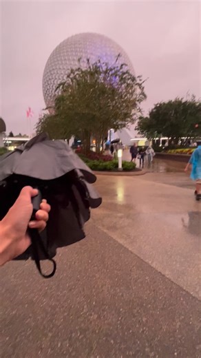 ☔️Have you ever had a super rainy Disney trip? If it’s a 20 minute summer storm, take cover and wait it out. But when the rain doesn’t stop for days, you have no choice but to just do Disney in the rain! Be sure to check the forecast and bring your rain coat, umbrella, and crocs!! | Nikki Glinski - Vacation Specialist at Mouse World Travel