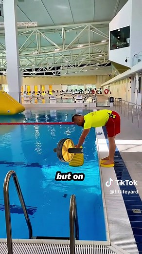 Extreme pool challenge 🔥 (Cred @kuntolaakso) #lifeguard #swimmingpoolchallenge #abworkout #fitness