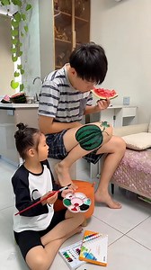 I can get inspiration from eating watermelon. I am also impressed 🤣🤣 #fbreels #comedyreels #reels #virals #StarsEverywhere #familyfun #trending #funny | 最好的情侣
