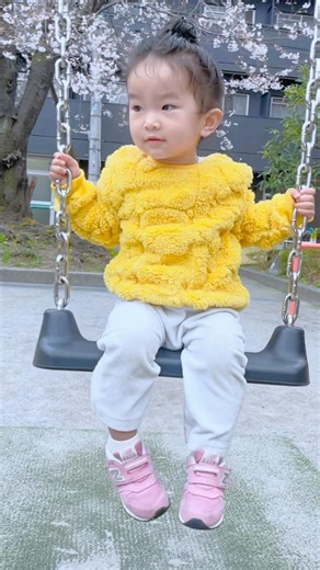 Daughter so happy #funny #babbyshoot #cute #photoshoo #cutebaby #baby #love #beautiful #cutepicture