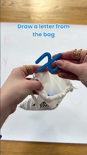 Help little learners connect the dots between print & cursive! 🔤💫