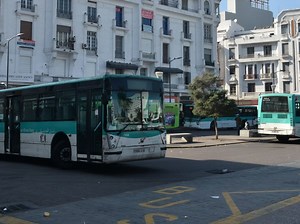 La vidéo d'une agression sexuelle collective dans un bus choque au Maroc  - Closer