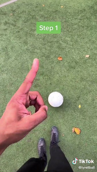 Mastering the Cruyff Turn - Football Skills Tutorial