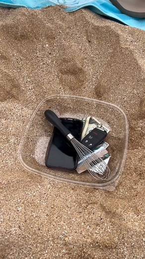 Outsmart thieves at the beach! (produced by Kyle & Mistie) | Tips, Tricks & Funny Clips