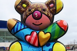 Romero Britto - Explore the Art of Brazilian Artist Romero Britto