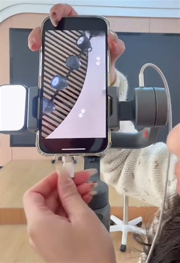 AI Phone Gimbal: Charge While You Capture Great Moments