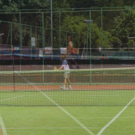 1.4K views · 21 reactions | Après un programme d’entraînement intensif avec René, c’est parti pour Tahiti !  Kaci et Tahea représentent fièrement notre club au Tournoi As Dragon. Un immense merci à Vehia, la maman de Tahea, pour avoir organisé ce déplacement et pour avoir si généreusement pris Kaci sous son aile. Maururu roa  #TeamTennis #TournoiAsDragon #SoutienParental #FiertéClub | Tennis Club de Bora Bora | Facebook