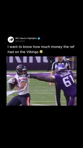 How was this not called a face mask? 🧐 Follow @FieldBlitz for more insane NFL moments and highlights ⚡️ #NFL #footballhighlights #chicagobears #minnesotavikings #vikingsfans