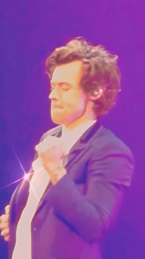 De este vídeo no se habla lo suficiente. #harrystyles #tpwk #harryfreakingstyles #woman #harrystylesvids #onedirection #liveontour