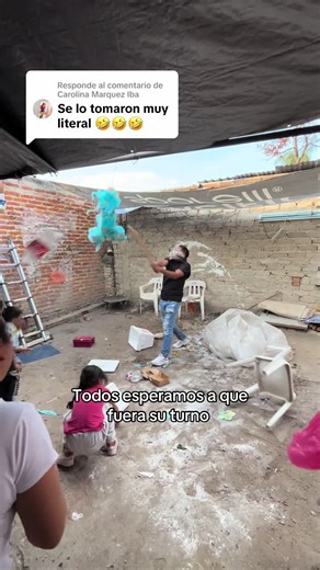 La Piñata Familiar: Momentos Divertidos y Caóticos
