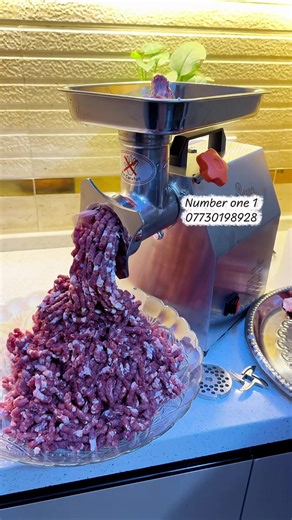 مثرامة لحم صناعية EM12SS: قوة وسرعة في الطحن