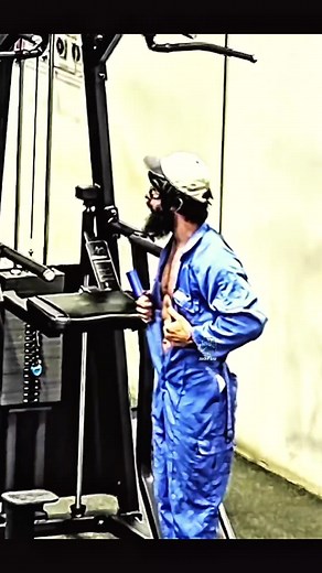 Anatoly's Abs Surprise: A Gym Prank Revealed