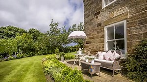 Escape to Yorkshire this summer at The Retreat... With a wonderfully glamorous past (once home to the American Editor of Vogue) its just one of the fabulous luxury holiday cottages available to book now from Gorgeous Cottages. | Gorgeous Cottages