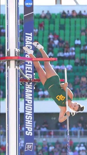 Pole Vaulting Done Right 😤 with Molly Haywood from Baylor Track and Field #polevault #sicem #track